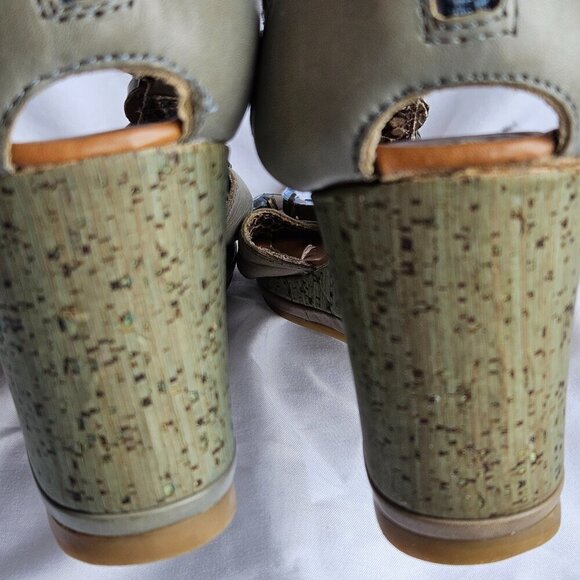 Libby Edelman Wedge Sandal Size 8M - Picture 6 of 10